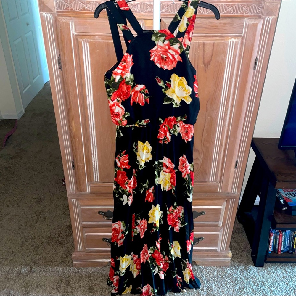 Formal Black Maxi w/ Red and Yellow Rose🌹 Print!!! 💛❤️🖤